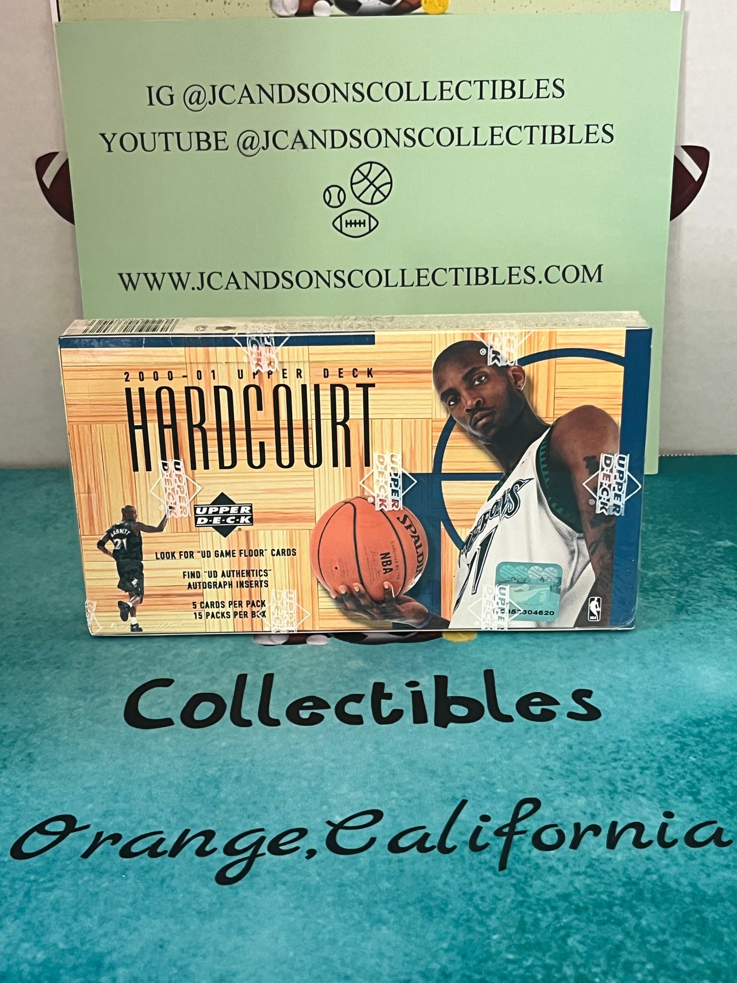 2000-01 Upper Deck Hardcourt Basketball Sealed Hobby Box. Michael Jordan & Kobe Bryant Auto Chase.