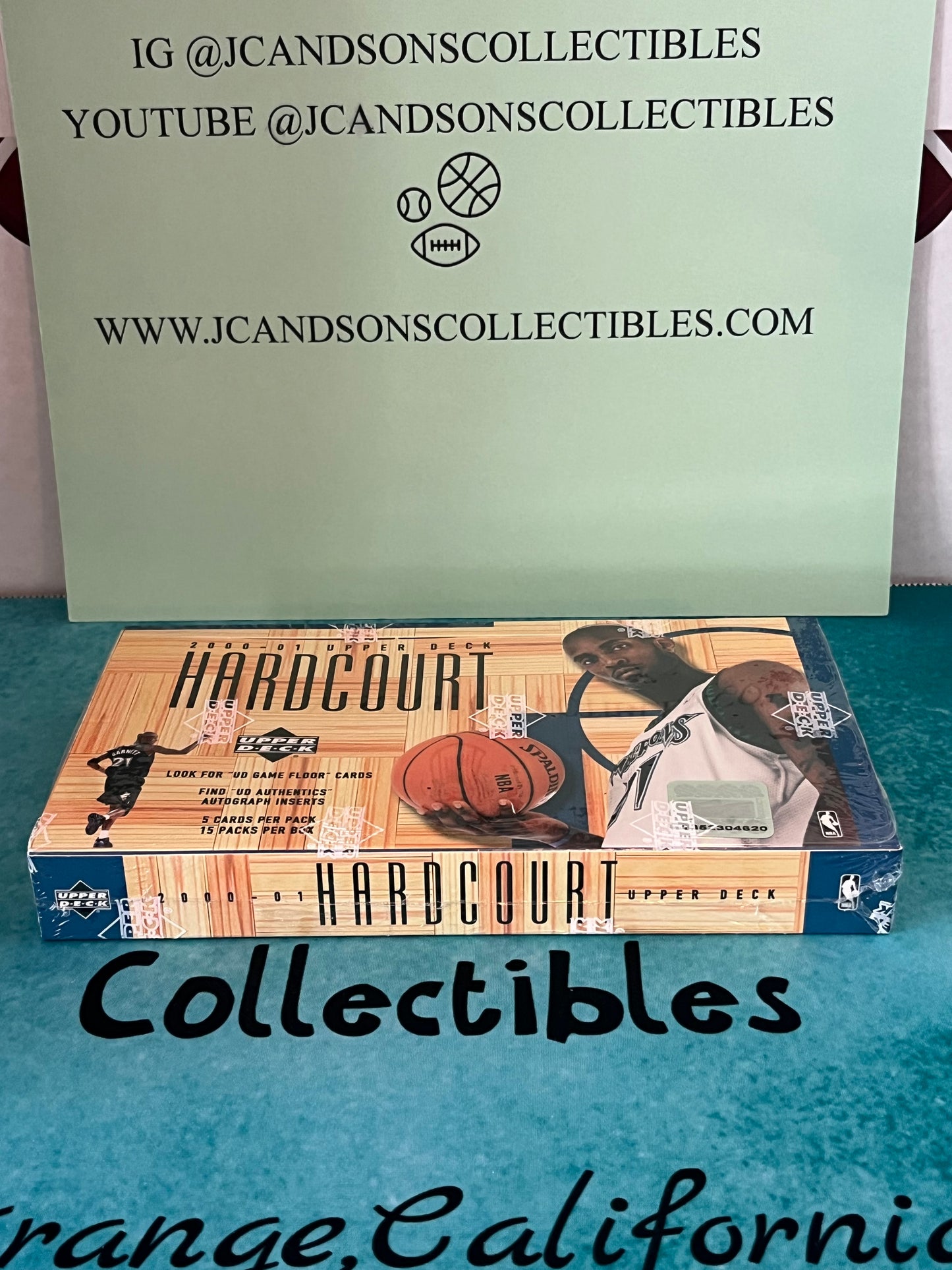 2000-01 Upper Deck Hardcourt Basketball Sealed Hobby Box. Michael Jordan & Kobe Bryant Auto Chase.