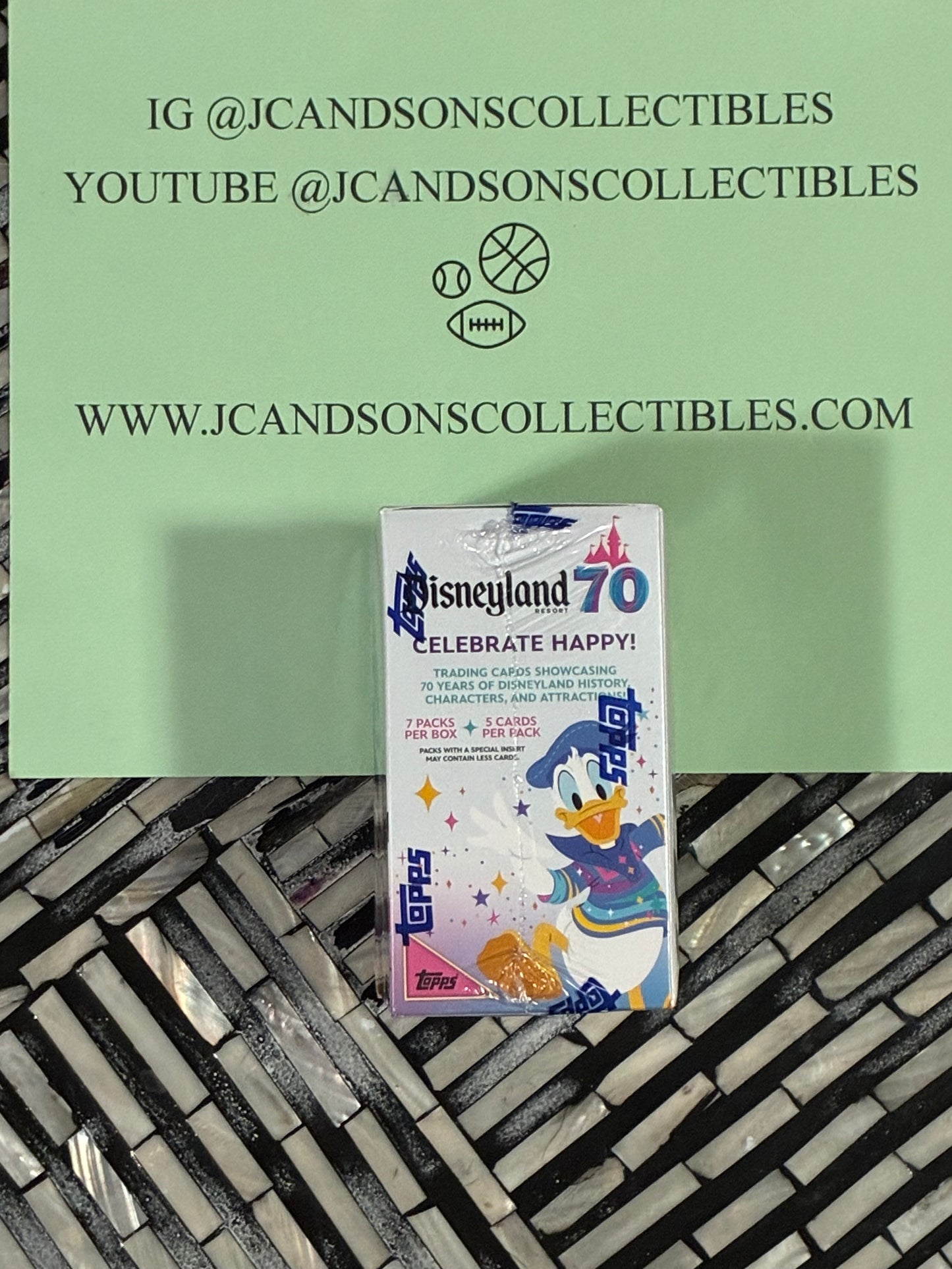 2025 TOPPS Disney DISNEYLAND 70th Anniversary 7- Pack BLASTER BOX