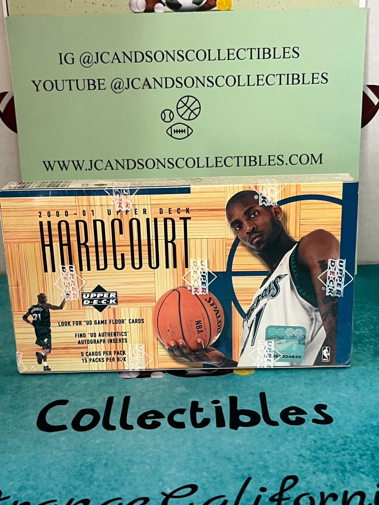 2000-01 Upper Deck Hardcourt Basketball Sealed Hobby Box. Michael Jordan & Kobe Bryant Auto Chase.