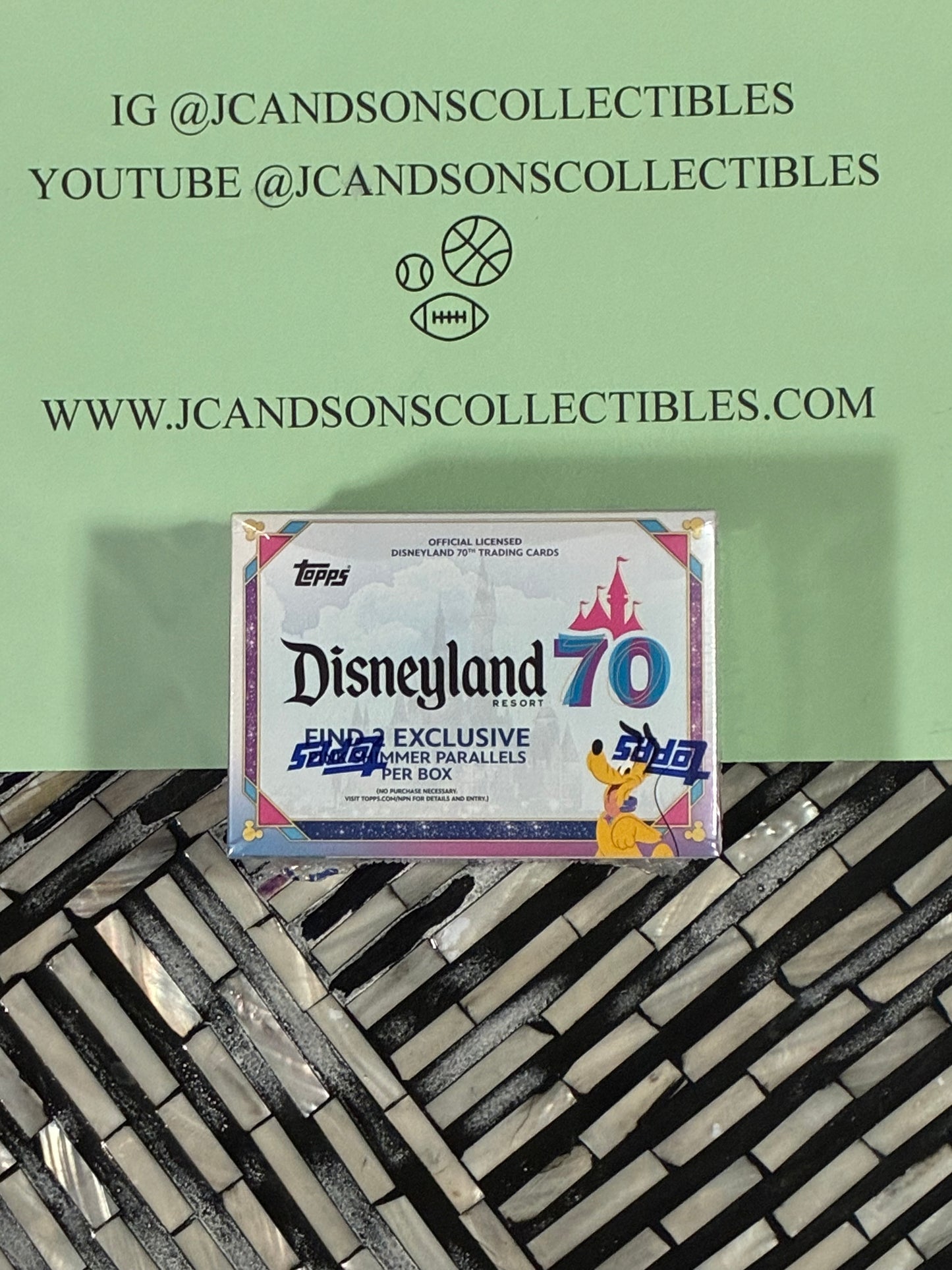 2025 TOPPS Disney DISNEYLAND 70th Anniversary 7- Pack BLASTER BOX